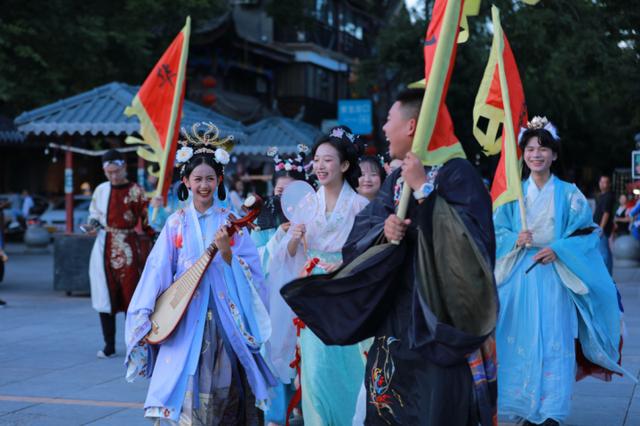 漢服實體店創(chuàng)業(yè)計劃書，漢服店創(chuàng)業(yè)企劃書？