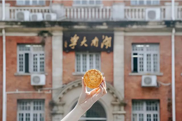 大學(xué)食堂最火爆的項(xiàng)目拌飯，大學(xué)食堂最火爆的項(xiàng)目牛肉飯？